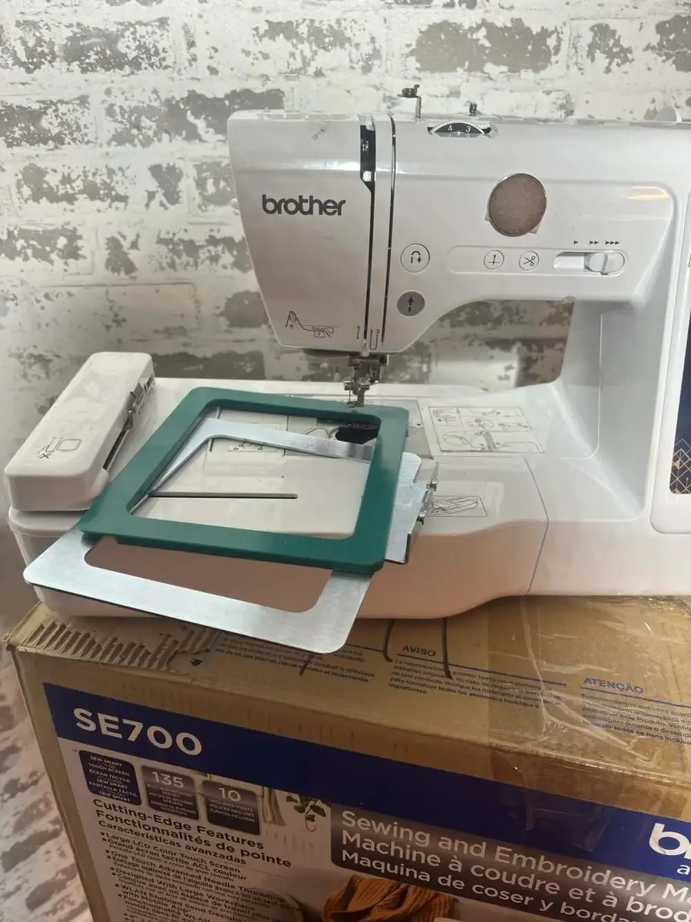 Brother SE700 Sewing &Embroidery Machine w/ Snap Magnetic Hoop & Artspira App - Picture 2 of 3